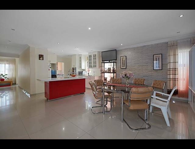5 BEDROOM HOUSE FOR SALE IN PARKLANDS